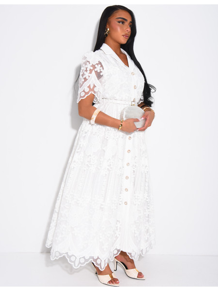 Robe longue en dentelle doublée fleurie avec boutons fantaisies et ceinture