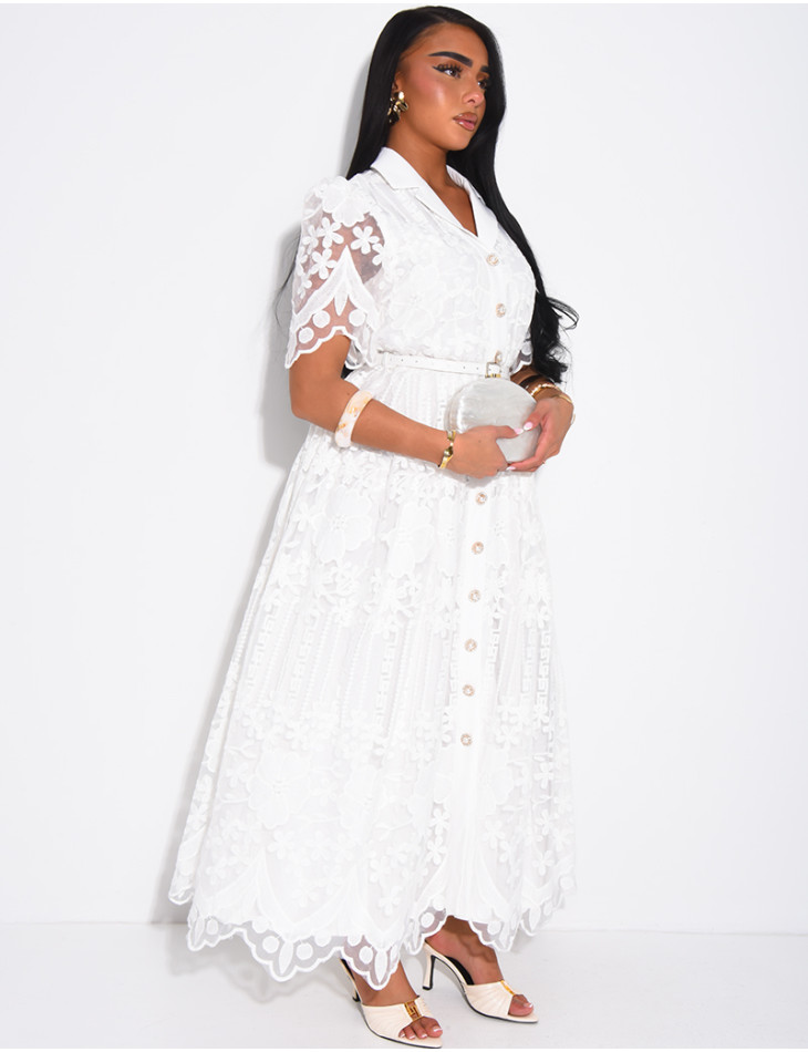 Robe longue en dentelle doublée fleurie avec boutons fantaisies et ceinture