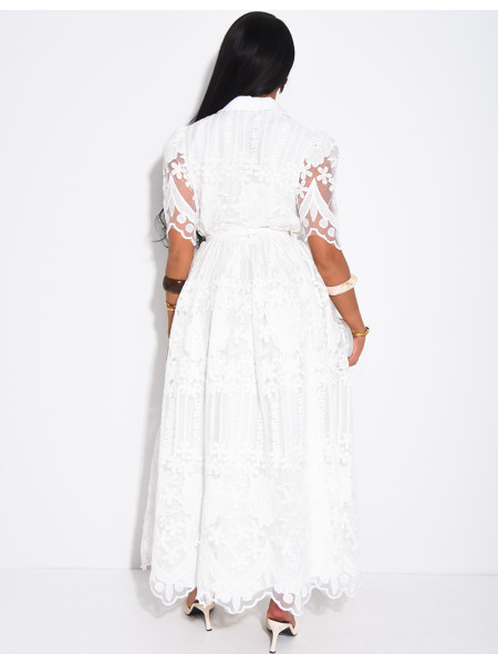Robe longue en dentelle doublée fleurie avec boutons fantaisies et ceinture