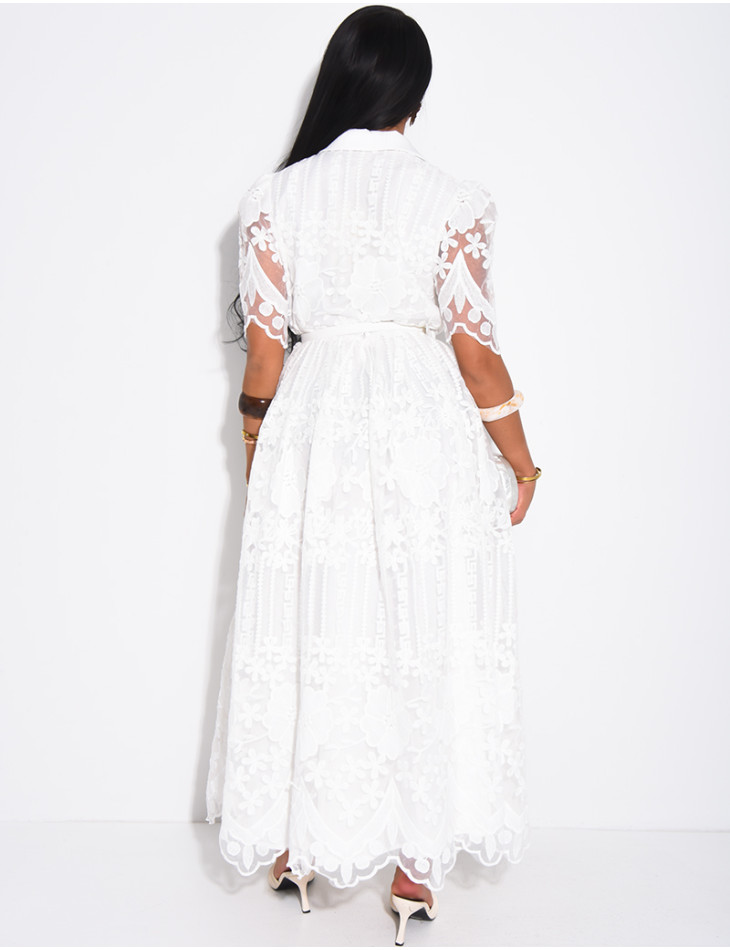 Robe longue en dentelle doublée fleurie avec boutons fantaisies et ceinture