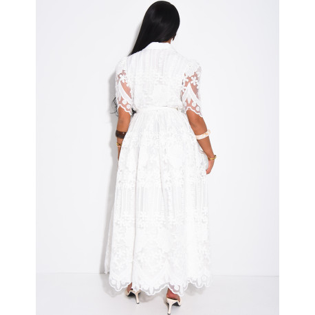 Robe longue en dentelle doublée fleurie avec boutons fantaisies et ceinture
