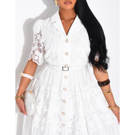 Robe longue en dentelle doublée fleurie avec boutons fantaisies et ceinture