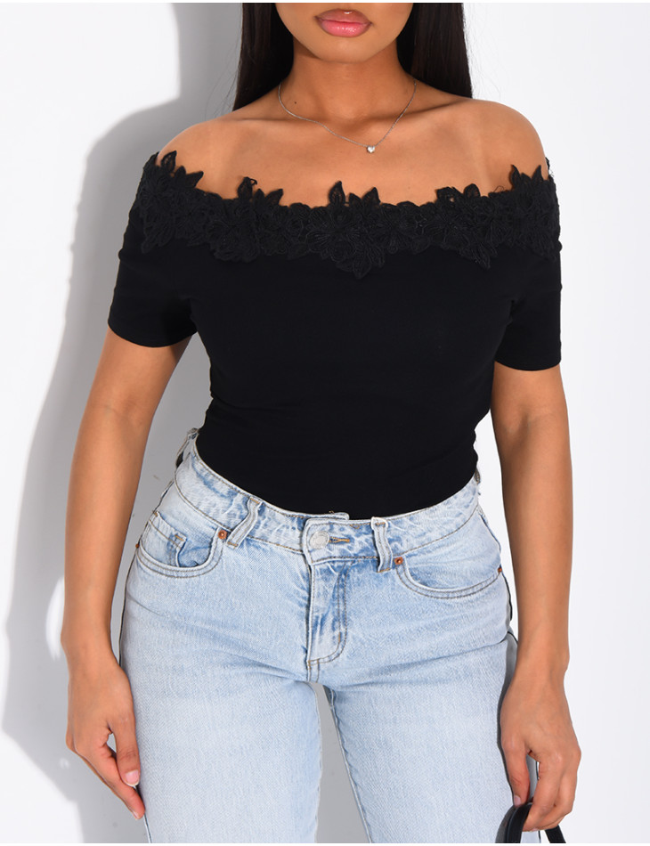 Boatneck top with lace trim