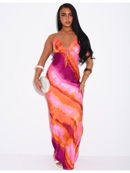 Langes, gebundeneres Kleid aus bedrucktem Satin