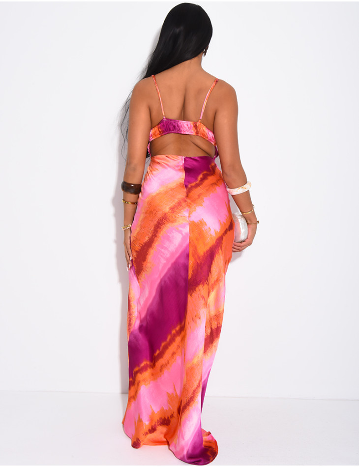 Langes, gebundeneres Kleid aus bedrucktem Satin