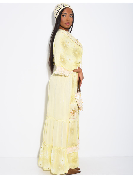 Langes Boho-Kleid mit Stickereien und Perlen