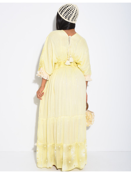 Langes Boho-Kleid mit Stickereien und Perlen