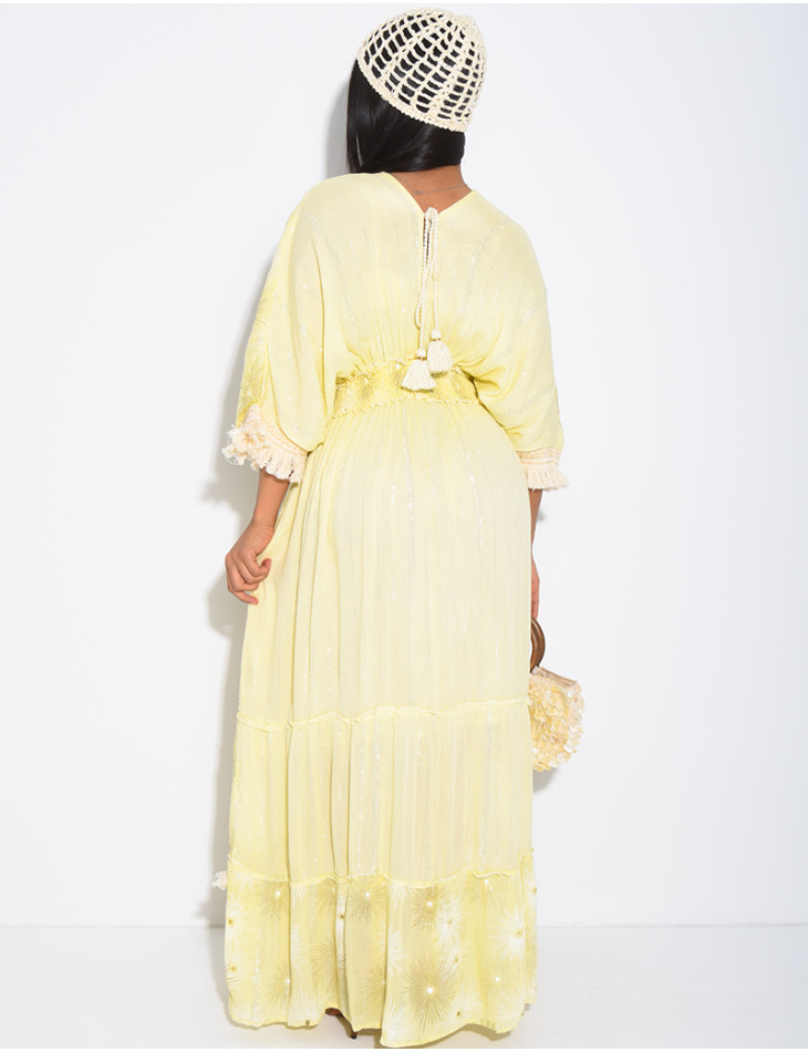 Langes Boho-Kleid mit Stickereien und Perlen