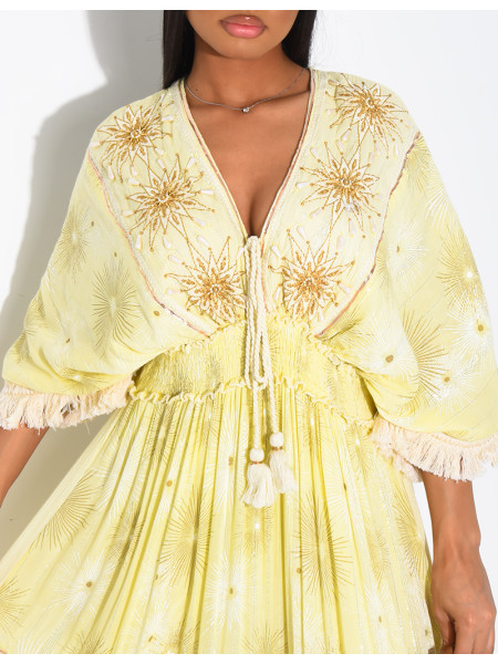 Langes Boho-Kleid mit Stickereien und Perlen