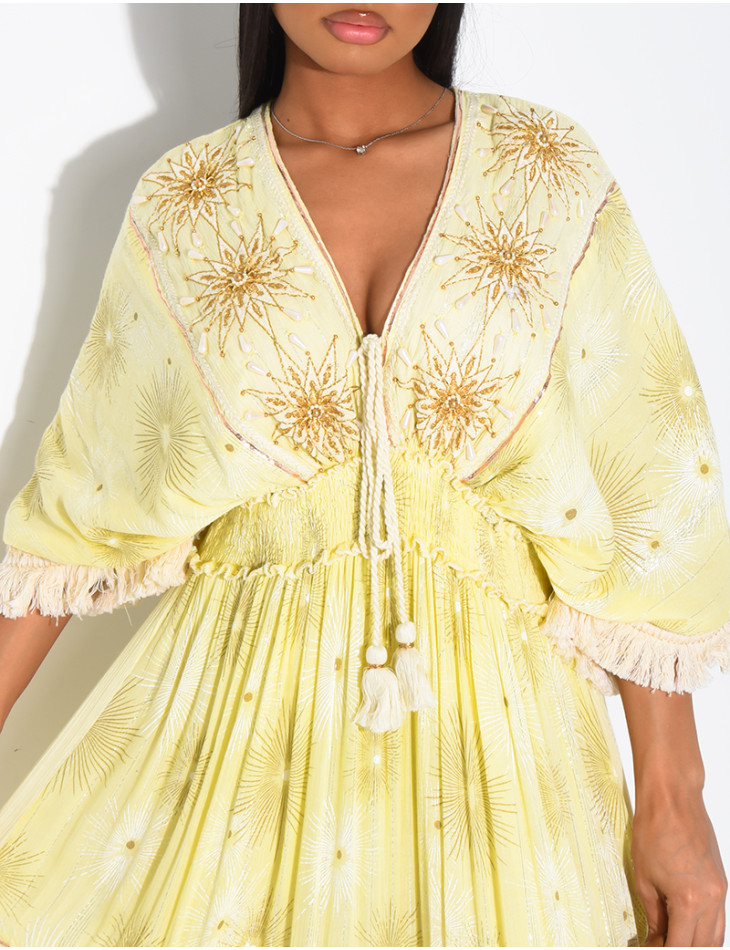 Langes Boho-Kleid mit Stickereien und Perlen