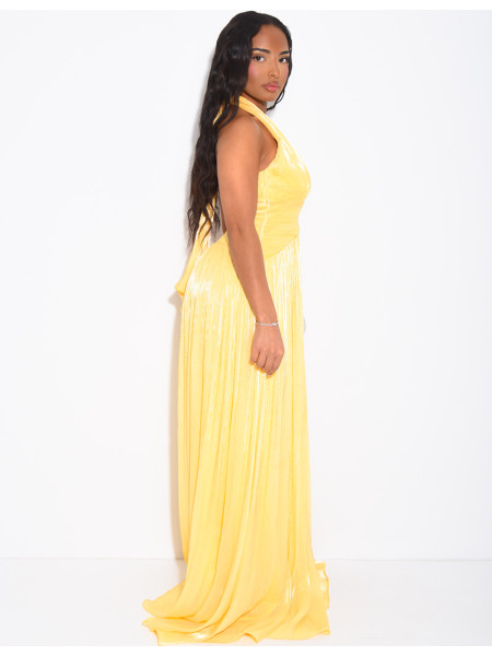 Langes, rückenfreies Kleid aus schimmerndem Satin mit Schlitz
