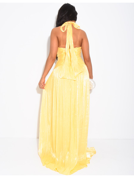 Langes, rückenfreies Kleid aus schimmerndem Satin mit Schlitz