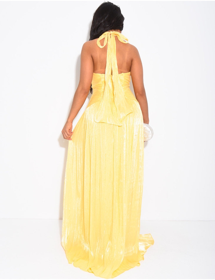 Langes, rückenfreies Kleid aus schimmerndem Satin mit Schlitz