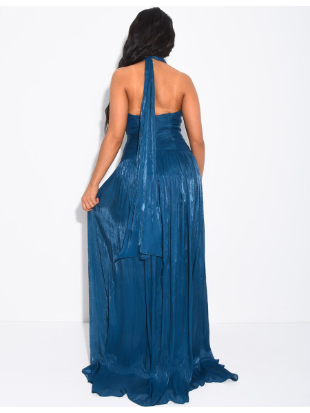 Langes, rückenfreies Kleid aus schimmerndem Satin mit Schlitz