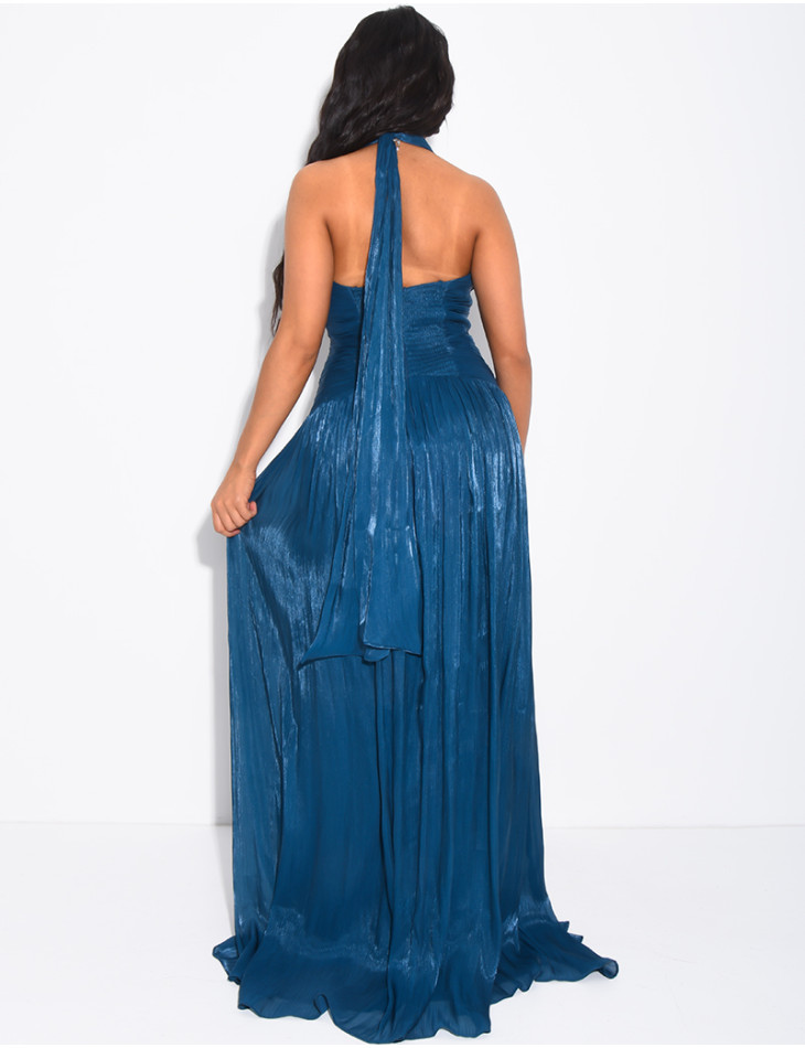 Langes, rückenfreies Kleid aus schimmerndem Satin mit Schlitz