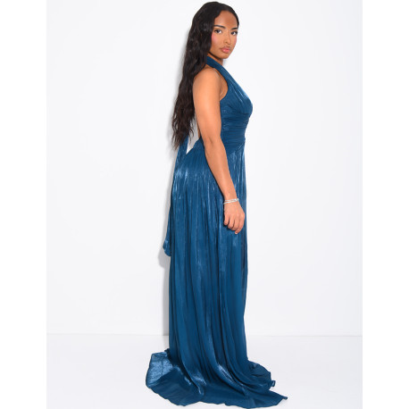 Langes, rückenfreies Kleid aus schimmerndem Satin mit Schlitz