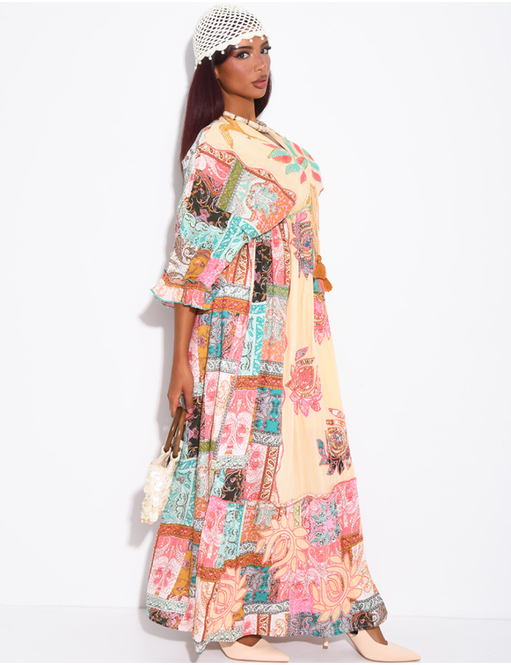 Langes, bedrucktes Boho-Kleid mit Stickerei