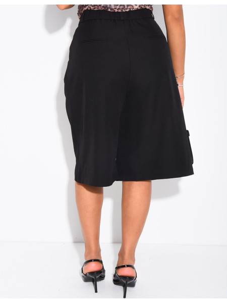 Pleated tailored Bermuda shorts