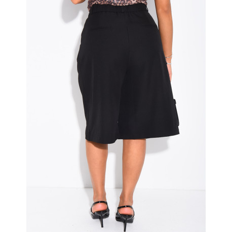Pleated tailored Bermuda shorts