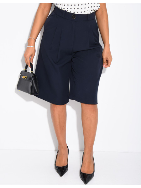 Pleated tailored Bermuda shorts
