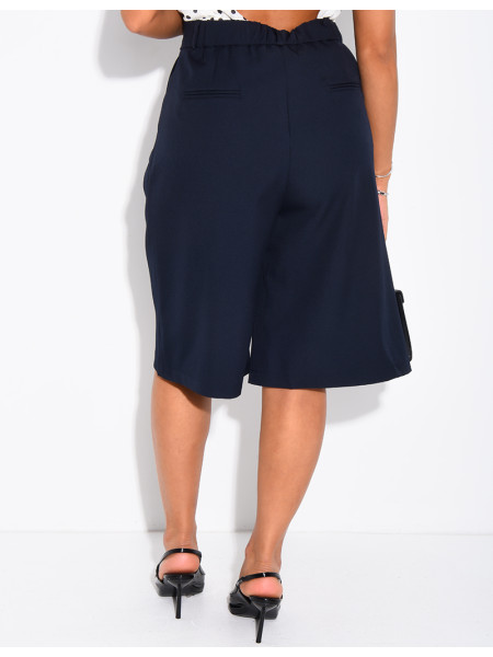 Pleated tailored Bermuda shorts