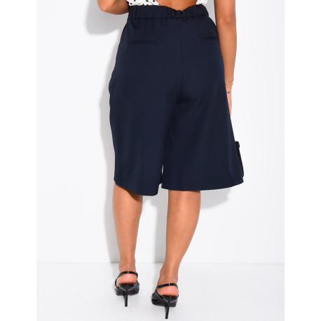 Pleated tailored Bermuda shorts