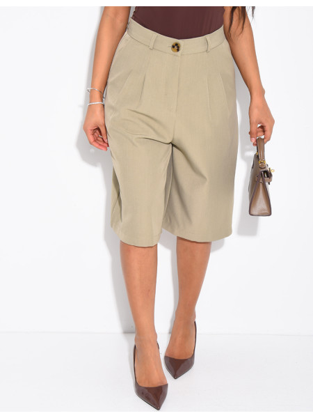 Pleated tailored Bermuda shorts