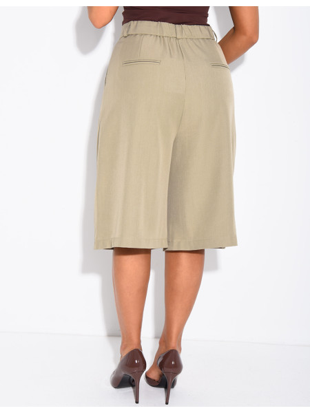 Pleated tailored Bermuda shorts
