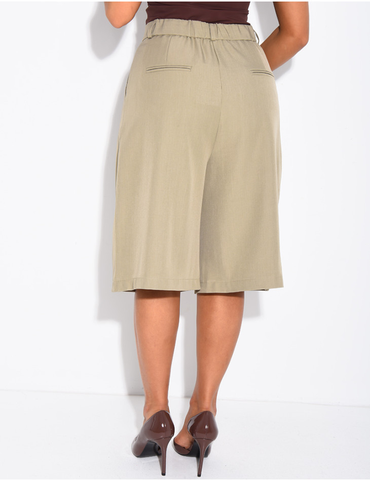 Pleated tailored Bermuda shorts