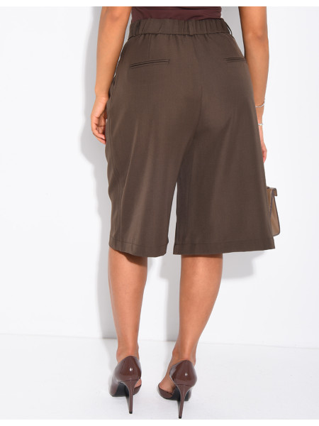 Pleated tailored Bermuda shorts