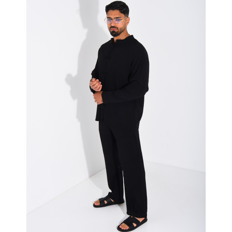 Linen set comprising trousers and a round-neck shirt