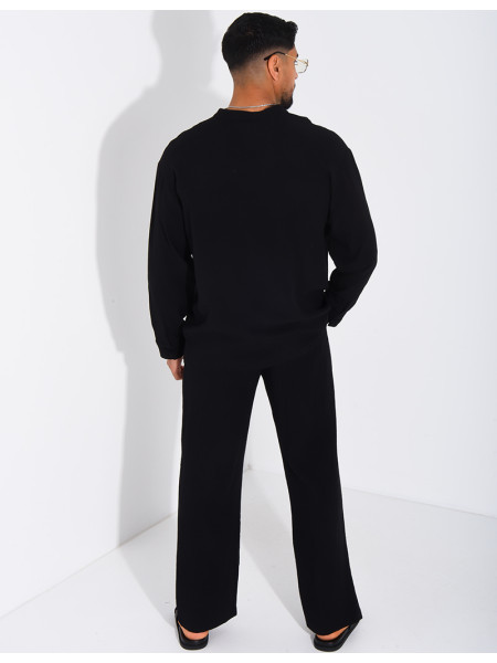 Linen set comprising trousers and a round-neck shirt
