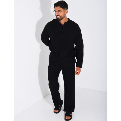 Linen set comprising trousers and a round-neck shirt