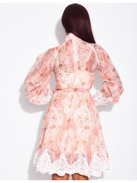 Robe courte à motifs imprimées et ceinture à la taille et bordures en dentelle