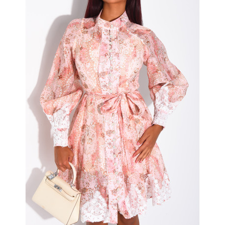 Robe courte à motifs imprimées et ceinture à la taille et bordures en dentelle