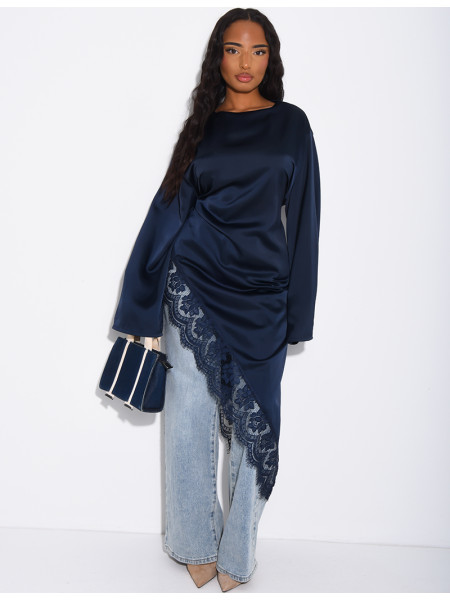 Top long asymétrique en satin à dentelle