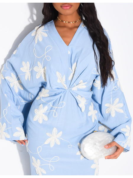 Robe en lin froncée à fleurs brodées