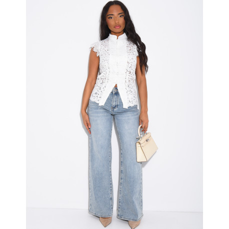 Sleeveless lace blouse with Asian-style button placket