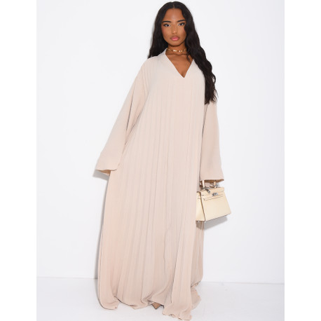 Long, loose-fitting pleated dress