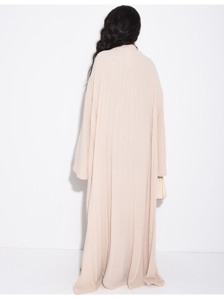 Long, loose-fitting pleated dress