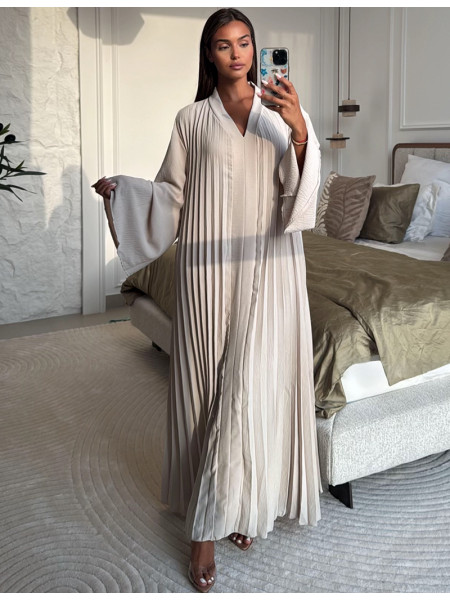 Long, loose-fitting pleated dress