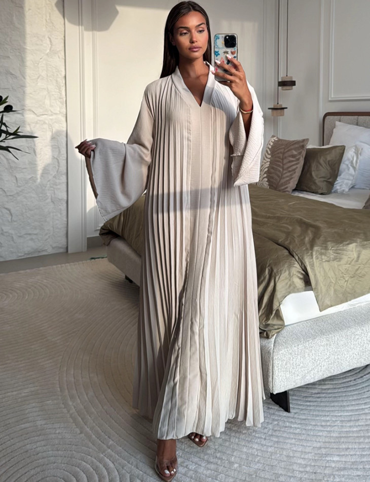 Long, loose-fitting pleated dress