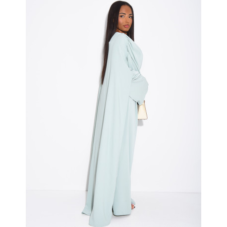 Ensemble en satin pantalon et top froncé avec cape