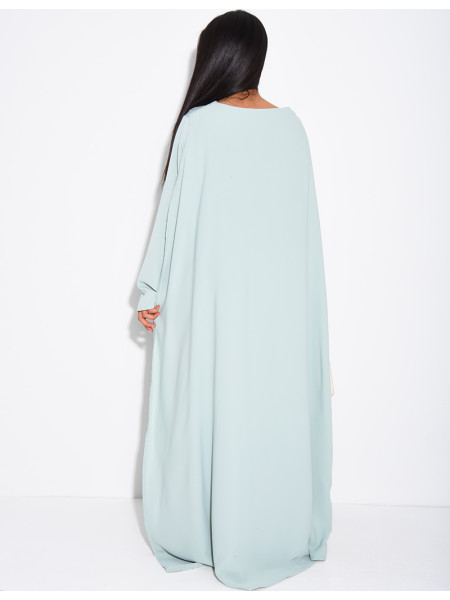 Ensemble en satin pantalon et top froncé avec cape