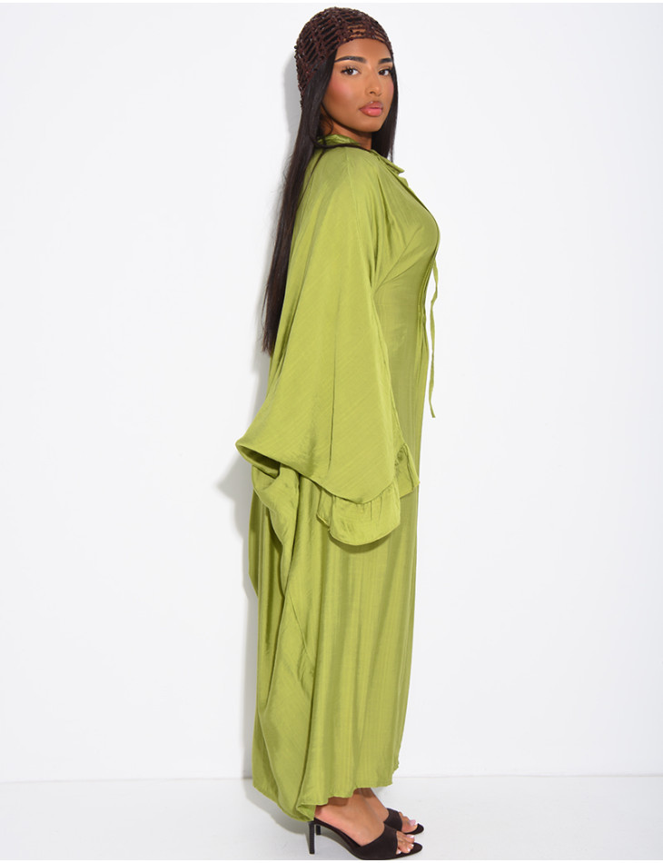 Langes Kleid im Schmetterlingsstil mit gerafftem Effekt