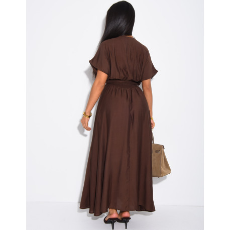 Langes, ausgestelltes, geknöpftes Kleid mit Taillierung