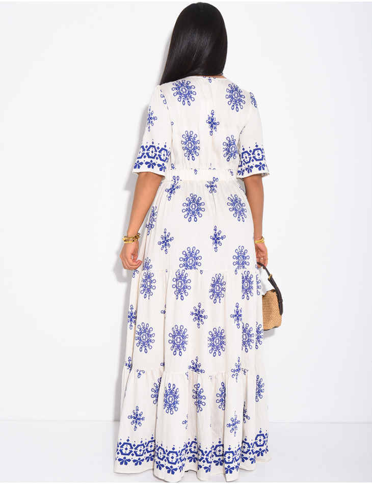 Kleid in Leinenoptik mit gestickten Blumen