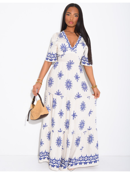Kleid in Leinenoptik mit gestickten Blumen