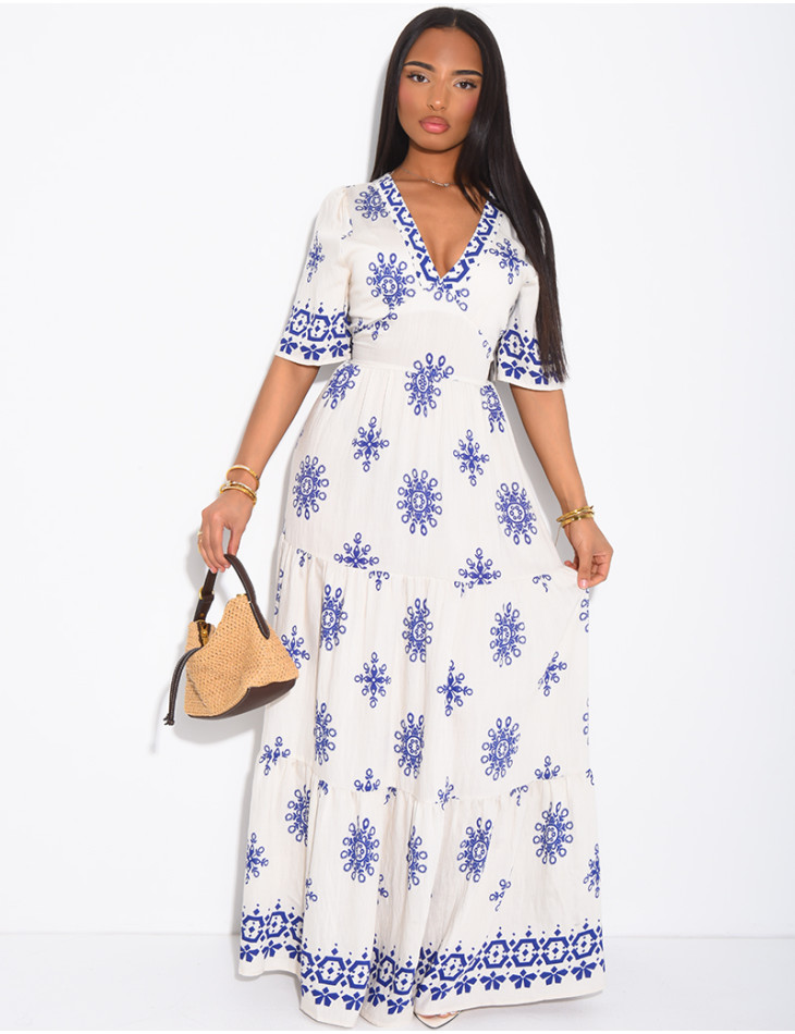 Kleid in Leinenoptik mit gestickten Blumen