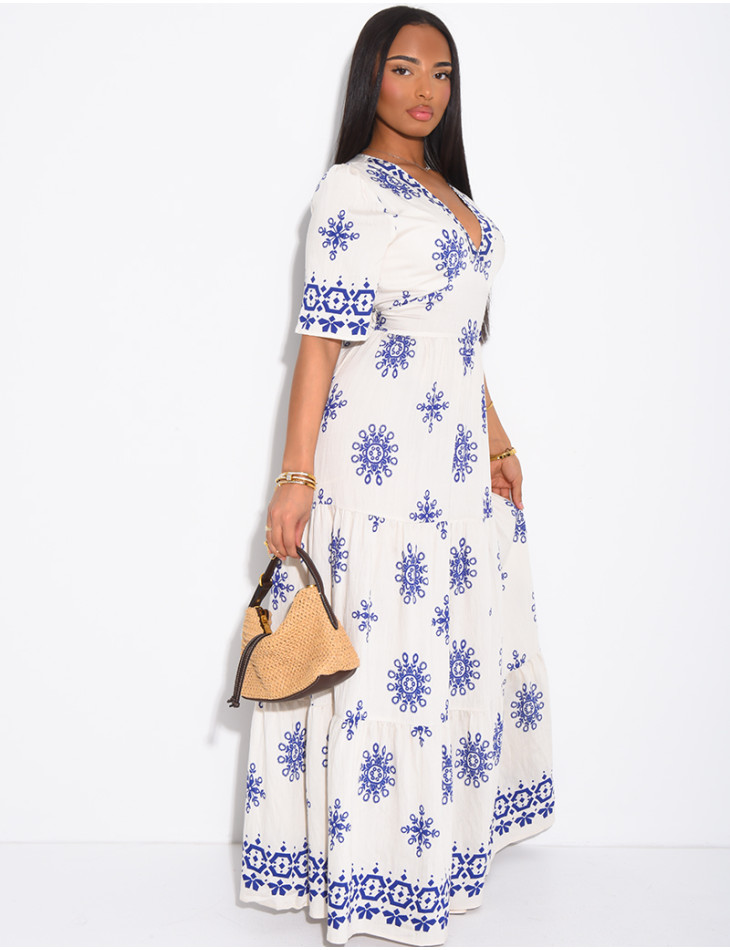 Kleid in Leinenoptik mit gestickten Blumen